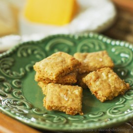 Crispy cheesy crackers