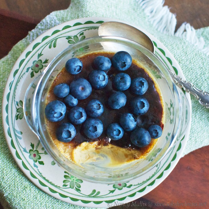 Creme brulee with blueberries
